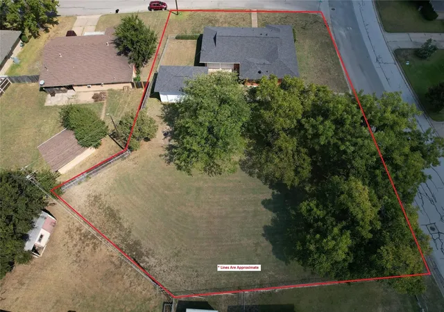 Photo 2 of Single family home for sale at 240 Smith St, Burleson, TX 76028 | MLS# 21321103 | Listing updated on 2026-08-22