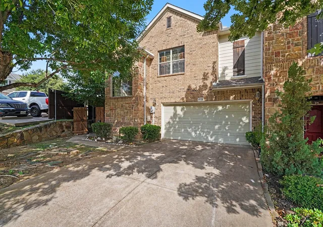 Townhouse for sale at 4115 Florence Dr, Irving, TX 75038 | MLS# 21321063