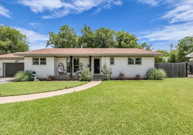 Photo 1 of Single family home for sale at 801 Gaywood Dr, Woodway, TX 76712 | MLS# 21320470 | Listing updated on 2026-07-06
