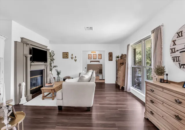 Photo 3 of Single family home for sale at 801 Gaywood Dr, Woodway, TX 76712 | MLS# 21320470 | Listing updated on 2026-07-06