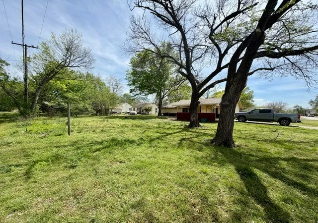 Photo 12 of Single family home for sale at 210 W Houston St, Leonard, TX 75452 | MLS# 21321161 | Listing updated on 2026-08-27