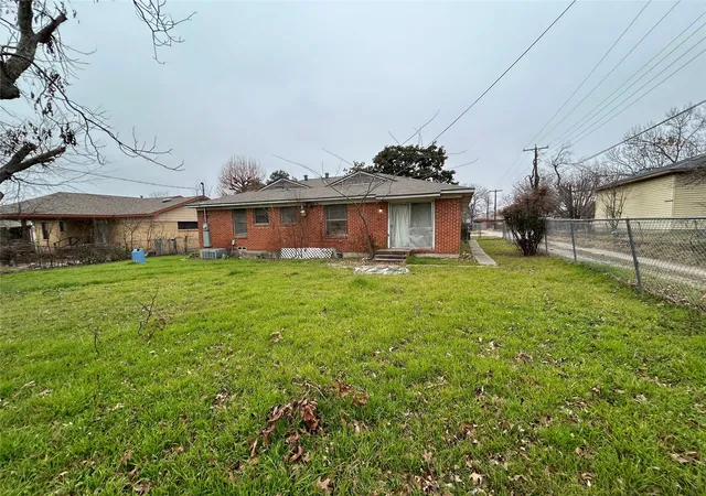Photo 2 of Single family home for sale at 3502 Demaret Dr, Mesquite, TX 75150 | MLS# 21321084 | Listing updated on 2026-07-17