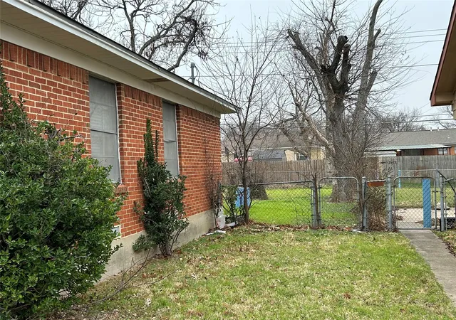 Photo 3 of Single family home for sale at 3502 Demaret Dr, Mesquite, TX 75150 | MLS# 21321084 | Listing updated on 2026-07-17