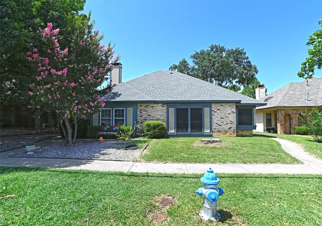 Photo 2 of Sale Pending at 145 E Windsor Dr, Denton, TX 76209 | MLS# 21317348 | Listing updated on 2026-07-24