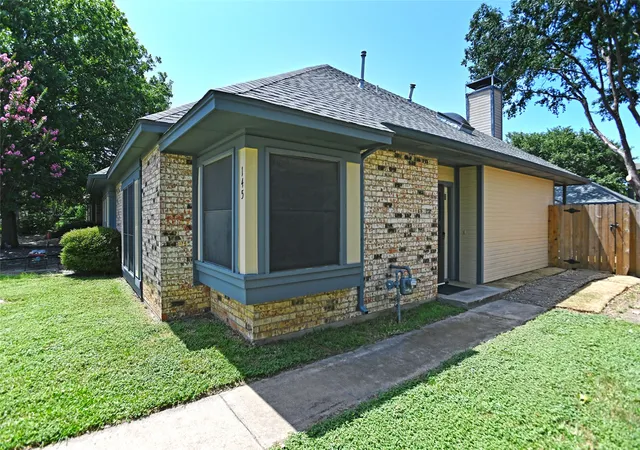 Photo 3 of Sale Pending at 145 E Windsor Dr, Denton, TX 76209 | MLS# 21317348 | Listing updated on 2026-07-24