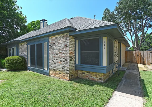 Photo 4 of Sale Pending at 145 E Windsor Dr, Denton, TX 76209 | MLS# 21317348 | Listing updated on 2026-07-24