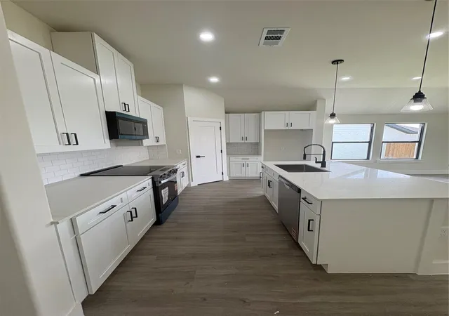 Photo 3 of Single family home for sale at 209 Reliance Rd, Godley, TX 76044 | MLS# 21321154 | Listing updated on 2026-07-04