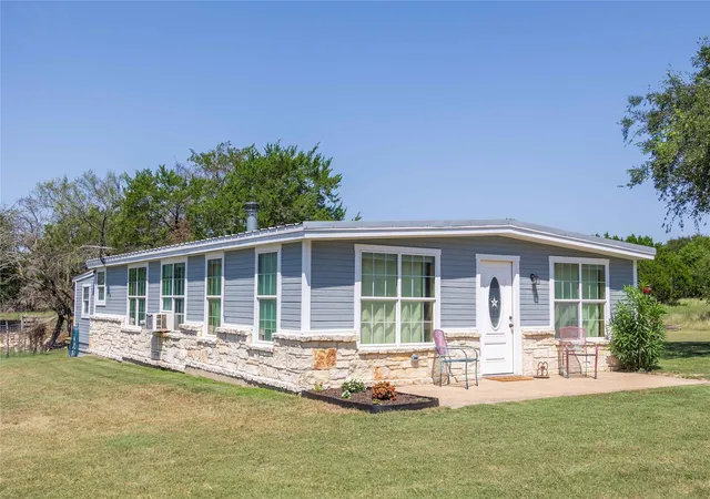 Photo 2 of Sale Pending at 122 Homestead Dr, Gatesville, TX 76528 | MLS# 21321172 | Listing updated on 2026-09-06
