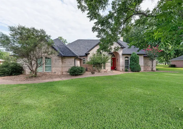 Photo 3 of Single family home for sale at 5612 Equestrian Ct, Granbury, TX 76049 | MLS# 21319444 | Listing updated on 2026-09-01