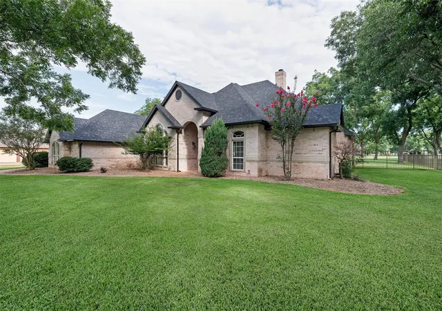Photo 3 of Single family home for sale at 5612 Equestrian Ct, Granbury, TX 76049 | MLS# 21319444 | Listing updated on 2026-09-01