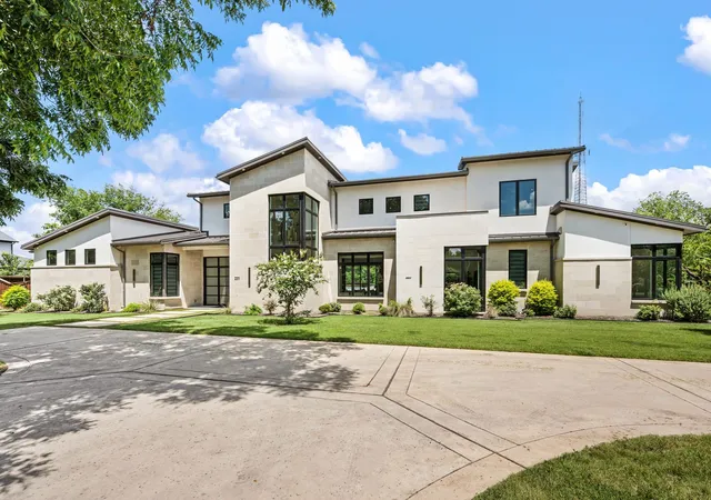 Photo 1 of Sale Pending at 2311 Lonesome Dove Rd, Southlake, TX 76092 | MLS# 21321215 | Listing updated on 2026-07-20