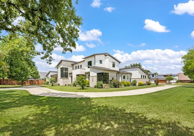 Photo 2 of Sale Pending at 2311 Lonesome Dove Rd, Southlake, TX 76092 | MLS# 21321215 | Listing updated on 2026-07-20