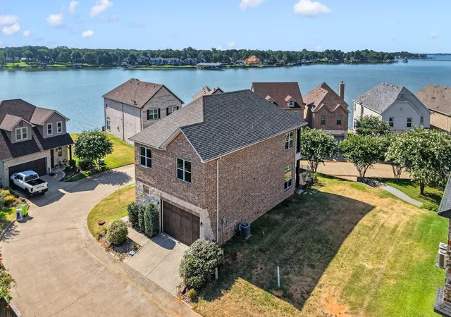 Photo 1 of Single family home for sale at 172 Marina Dr, Mabank, TX 75156 | MLS# 21317237 | Listing updated on 2026-07-22