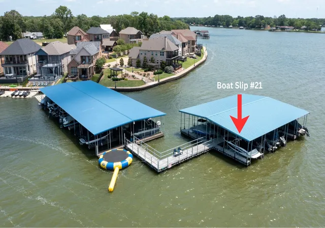 Photo 3 of Single family home for sale at 172 Marina Dr, Mabank, TX 75156 | MLS# 21317237 | Listing updated on 2026-07-22