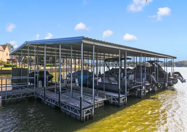 Photo 3 of Single family home for sale at 172 Marina Dr, Mabank, TX 75156 | MLS# 21317237 | Listing updated on 2026-07-22
