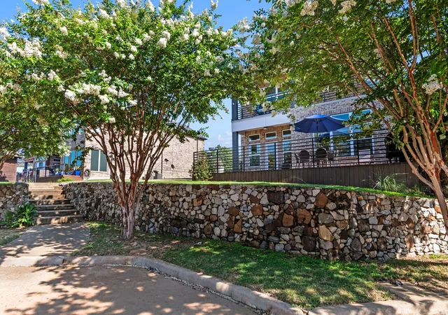 Photo 4 of Single family home for sale at 172 Marina Dr, Mabank, TX 75156 | MLS# 21317237 | Listing updated on 2026-07-22