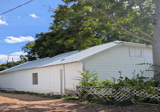 Photo 3 of Single family home for sale at 102 E Oak Ave, Comanche, TX 76442 | MLS# 21320854 | Listing updated on 2026-10-06