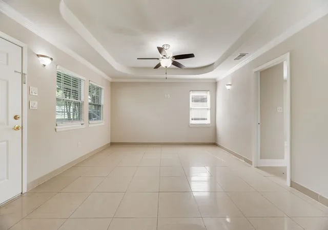 Photo 4 of Single family home for sale at 121 Dallas Dr, Euless, TX 76039 | MLS# 21317105 | Listing updated on 2026-08-20