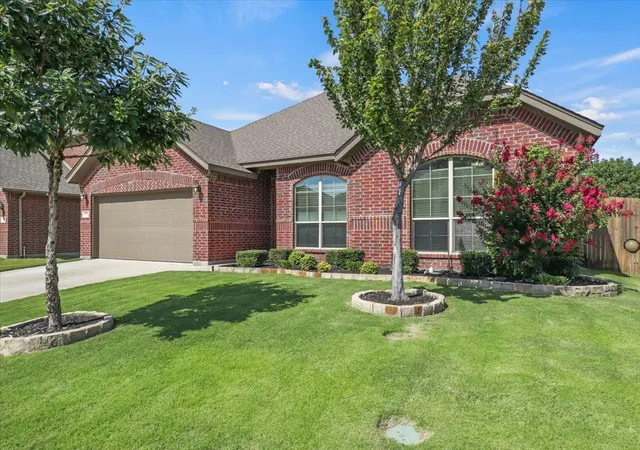 Photo 2 of Sale Pending at 1109 Nottingham Trl, Fort Worth, TX 76179 | MLS# 21321232 | Listing updated on 2026-07-19