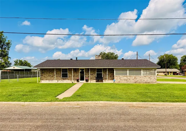 Homes for sale in Mount Vernon, TX | 100 Vatra St, Mount Vernon, TX 75457 | MLS# 21298258
