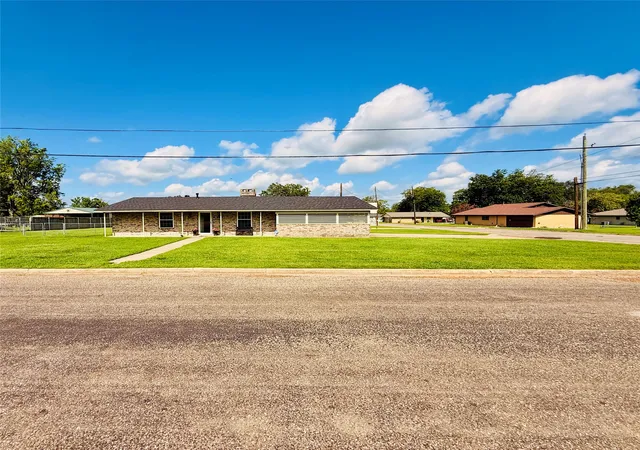 Homes for sale in Mount Vernon, TX | 100 Vatra St, Mount Vernon, TX 75457 | MLS# 21298258