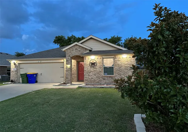 Photo 3 of Sale Pending at 2520 Old Farm Dr, Seagoville, TX 75159 | MLS# 21321251 | Listing updated on 2026-08-28