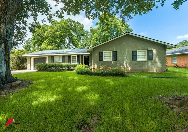 Photo 1 of Single family home for sale at 4421 Fern Ave, Shreveport, LA 71105 | MLS# 21306839 | Listing updated on 2026-08-25