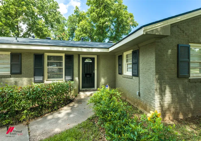 Photo 2 of Single family home for sale at 4421 Fern Ave, Shreveport, LA 71105 | MLS# 21306839 | Listing updated on 2026-08-25