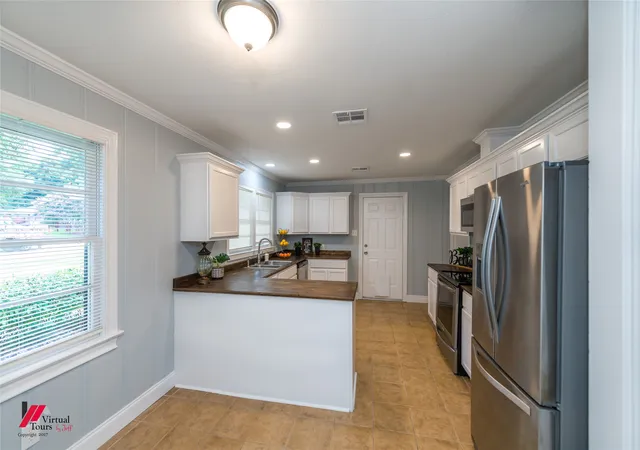 Photo 3 of Single family home for sale at 4421 Fern Ave, Shreveport, LA 71105 | MLS# 21306839 | Listing updated on 2026-08-25