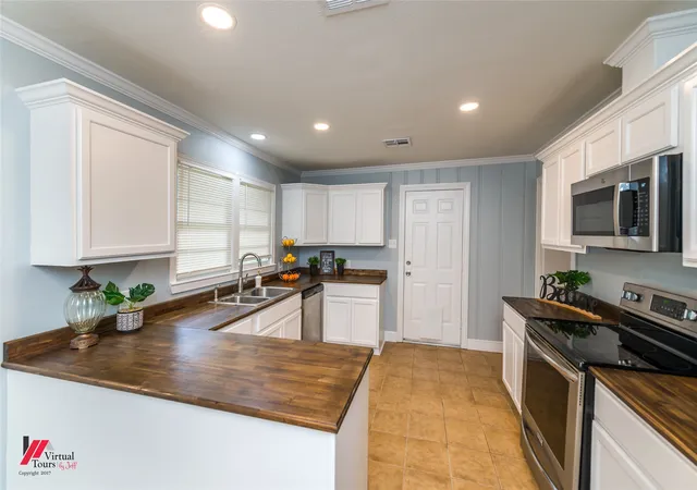Photo 4 of Single family home for sale at 4421 Fern Ave, Shreveport, LA 71105 | MLS# 21306839 | Listing updated on 2026-08-25