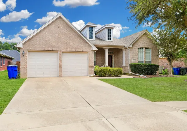 Photo 3 of Single family home for sale at 2308 Laura Elizabeth Trl, Mansfield, TX 76063 | MLS# 21321258 | Listing updated on 2026-10-07