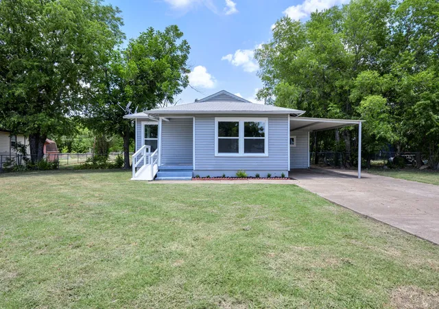 Homes for sale in Mineral Wells, TX | 1906 Se 15th Ave, Mineral Wells, TX 76067 | MLS# 21320874