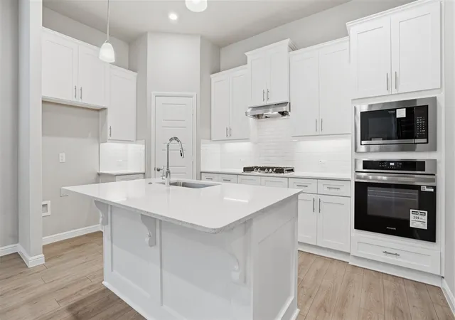2nd image of 744 Soaring Hawk Dr, Fort Worth, TX 76008 | MLS# 21319617