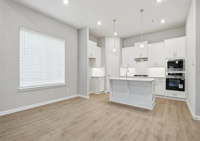 3rd image of 744 Soaring Hawk Dr, Fort Worth, TX 76008 | MLS# 21319617