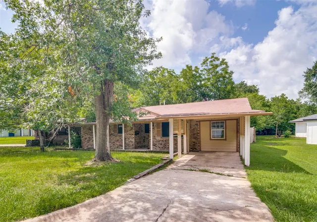 Photo 1 of Single family home for sale at 1415 Tulane St, Greenville, TX 75401 | MLS# 21317770 | Listing updated on 2026-07-04