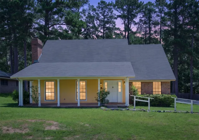 Photo 2 of Single family home for sale at 121 Deer Ln, Mansfield, LA 71052 | MLS# 21321099 | Listing updated on 2026-07-04