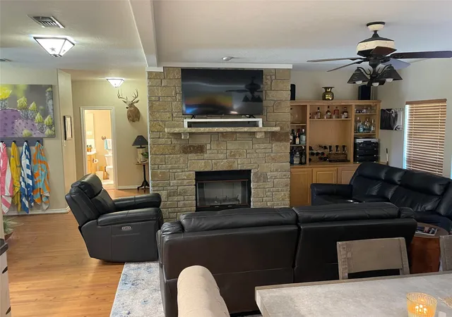 Homes for sale in Graford, TX | 1103 Eagle Point Cir, Graford, TX 76449 | MLS# 21321292