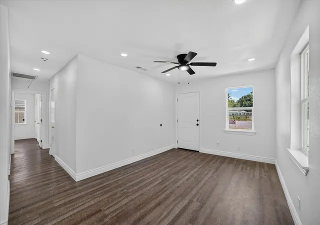 Photo 3 of Sale Pending at 5137 E Berry St, Fort Worth, TX 76119 | MLS# 21321295 | Listing updated on 2026-08-24