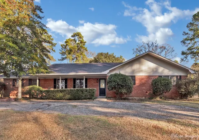 Homes for sale in Plain Dealing, LA | 618 E Vinnie St, Plain Dealing, LA 71064 | MLS# 21321315