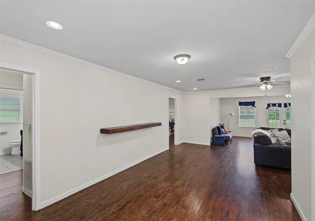 Photo 2 of Single family home for sale at 105 Carroll St, Shreveport, LA 71105 | MLS# 21321274 | Listing updated on 2026-08-04