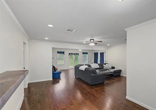 Photo 3 of Single family home for sale at 105 Carroll St, Shreveport, LA 71105 | MLS# 21321274 | Listing updated on 2026-08-04