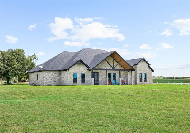 Photo 4 of Single family home for sale at 6021 N Fm 1915, Buckholts, TX 76518 | MLS# 21319595 | Listing updated on 2026-09-17