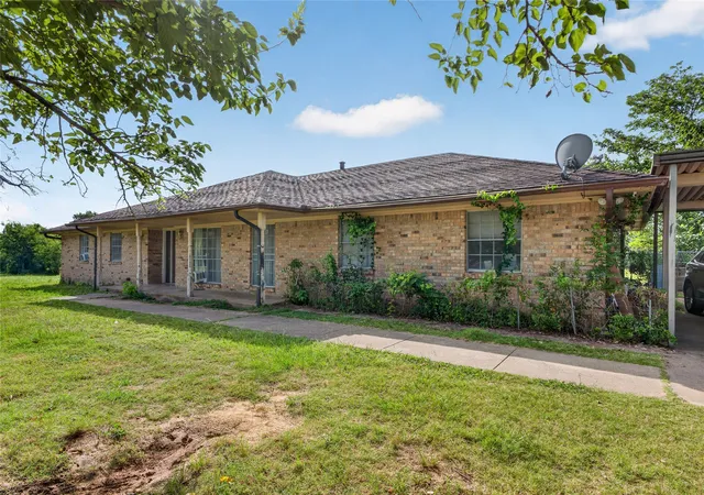 Photo 4 of House for sale at 1334 E Stark Rd, Seagoville, TX 75159 | MLS# 21315497 | Listing updated on 2026-08-22
