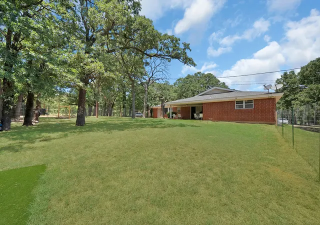 Photo 2 of Single family home for sale at 305 W Bethesda Rd, Burleson, TX 76028 | MLS# 21315420 | Listing updated on 2026-07-04
