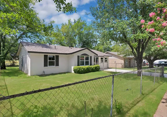2nd image of 12624 Spring Branch Dr, Balch Springs, TX 75180 | MLS# 21321355