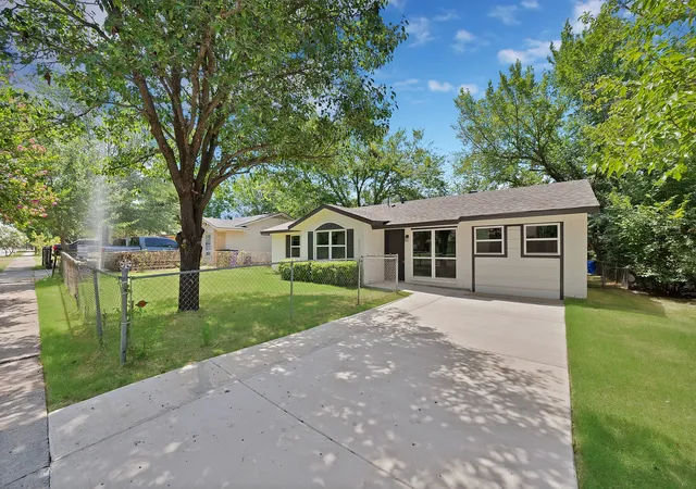 3rd image of 12624 Spring Branch Dr, Balch Springs, TX 75180 | MLS# 21321355