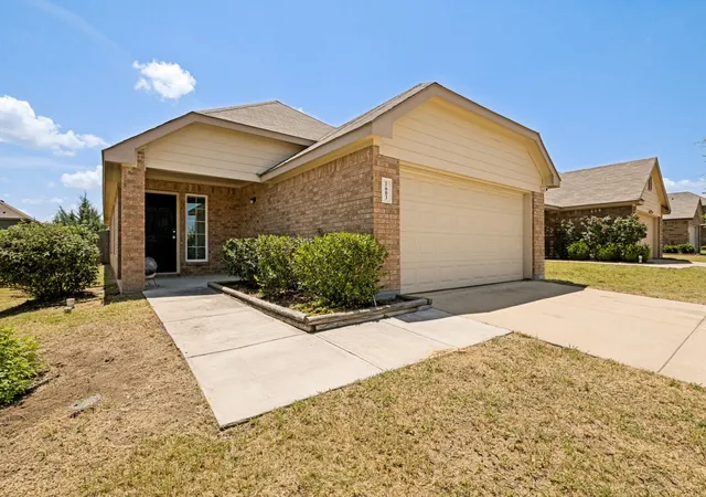 Photo 2 of Sale Pending at 1603 Blue Jay Dr, Ennis, TX 75119 | MLS# 21321333 | Listing updated on 2026-09-25