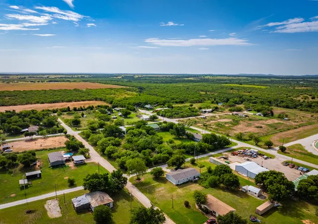 Photo 3 of Manufactured home for sale at 902 Commerce St, Newcastle, TX 76372 | MLS# 21315163 | Listing updated on 2026-07-04