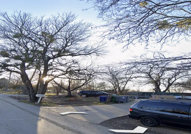 Photo 2 of Single family home for sale at 4705 W Jefferson Blvd, Dallas, TX 75211 | MLS# 21321381 | Listing updated on 2026-07-04