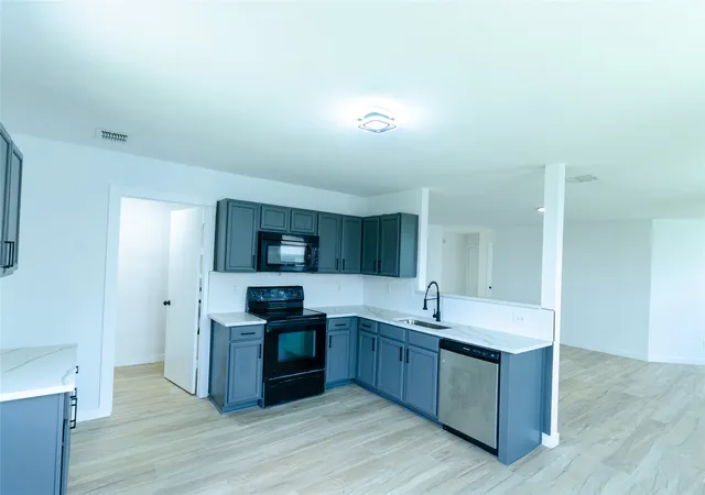 3rd image of 2621 Shorecrest Dr, Little Elm, TX 75068 | MLS# 21321408